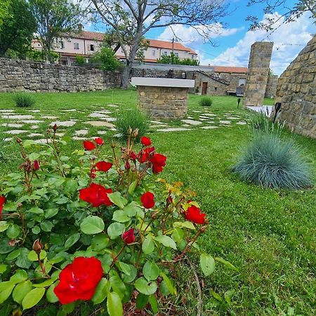 Apartament Hisa Kapis With Hot Tube Koper Zewnętrze zdjęcie