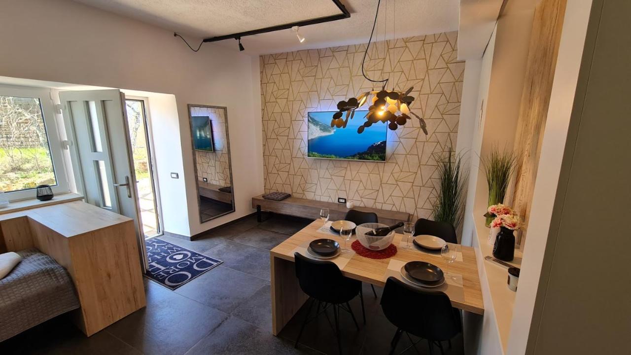 Apartament Hisa Kapis With Hot Tube Koper Zewnętrze zdjęcie