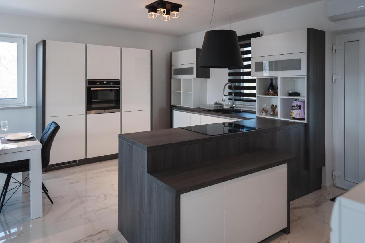 Apartament Hisa Kapis With Hot Tube Koper Zewnętrze zdjęcie