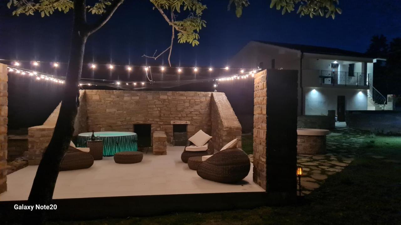 Apartament Hisa Kapis With Hot Tube Koper Zewnętrze zdjęcie