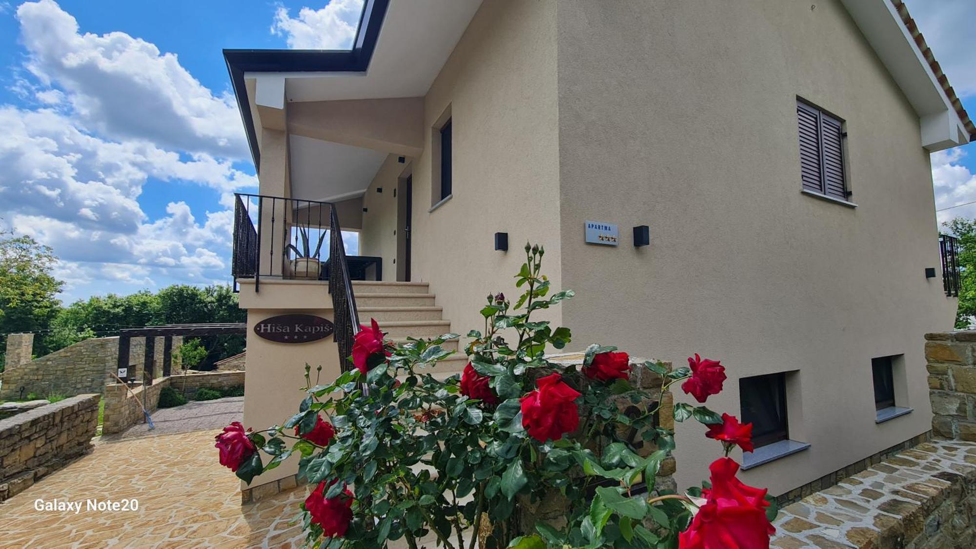 Apartament Hisa Kapis With Hot Tube Koper Zewnętrze zdjęcie