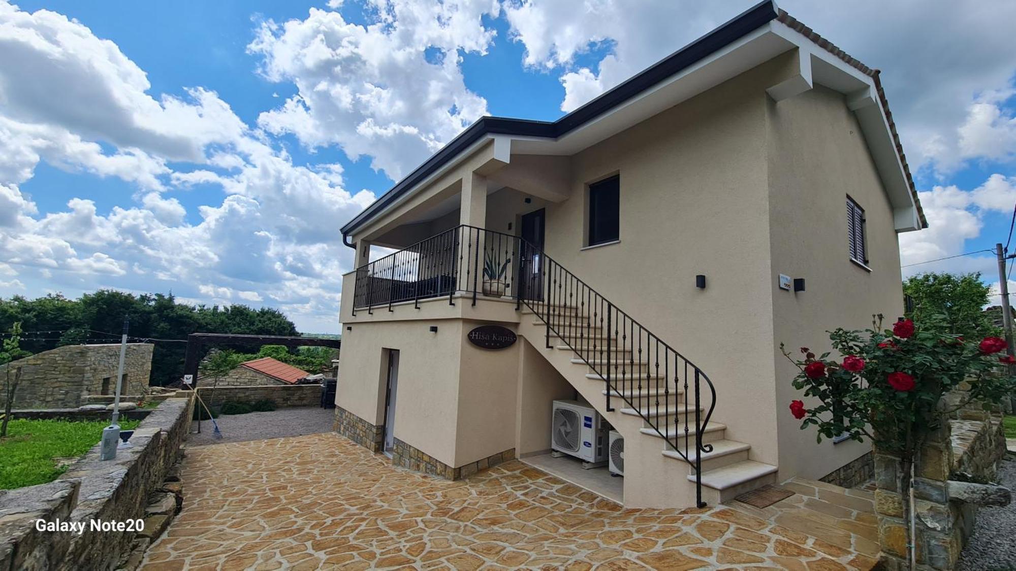 Apartament Hisa Kapis With Hot Tube Koper Zewnętrze zdjęcie