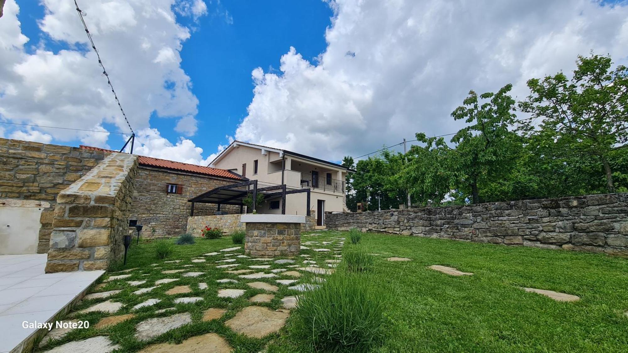 Apartament Hisa Kapis With Hot Tube Koper Zewnętrze zdjęcie